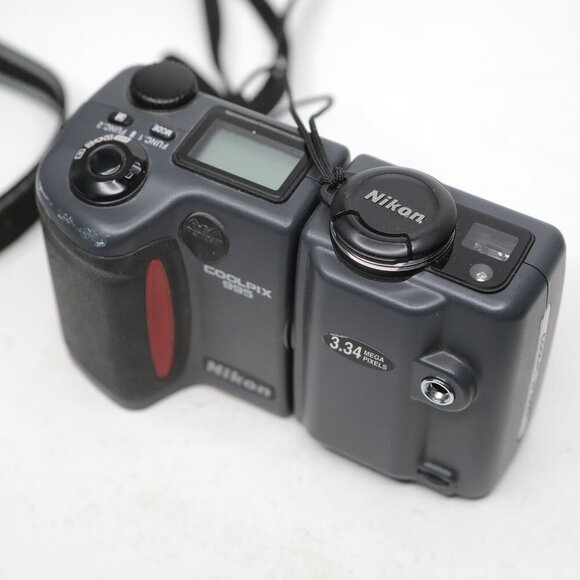 Vintage Nikon CoolPix 995 3.3MP Digital Camera Digicam Y2K Photography Travel - Picture 8 of 16